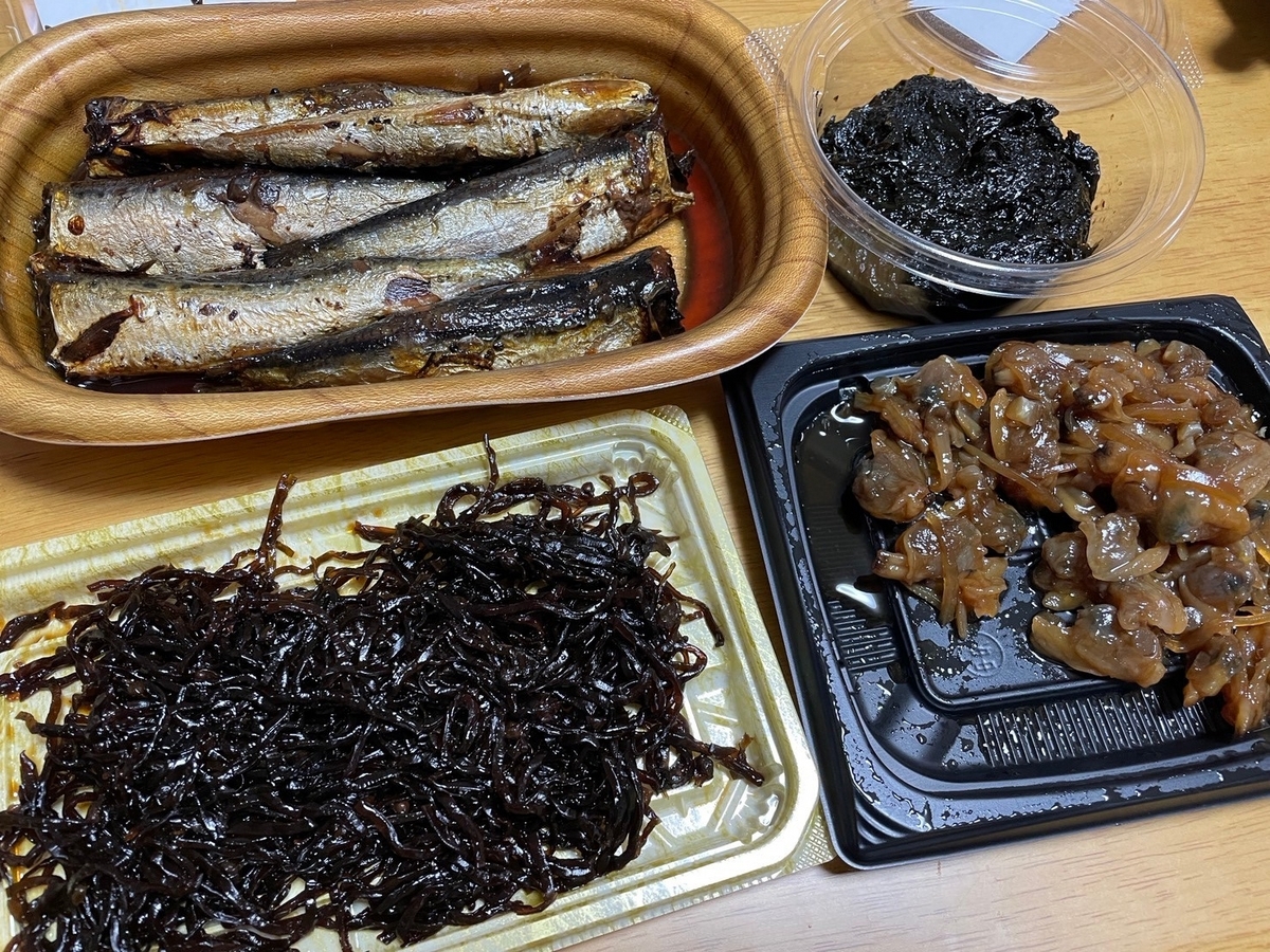 愛知県美浜町の観光スポット、名物のお土産も買えるつくだ煮街道の佃煮