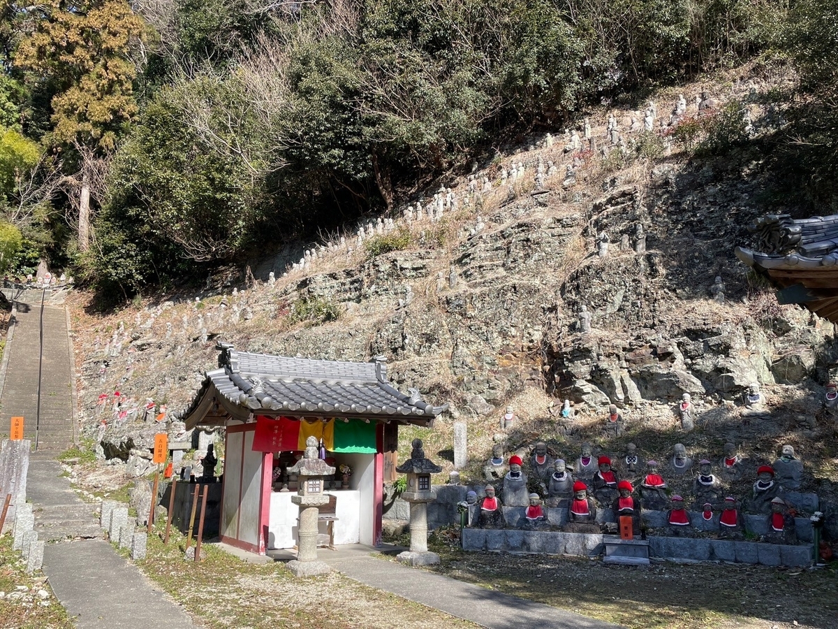 愛知県南知多町にある知多四国霊場八十八か所の43番札所「岩屋寺」の羅漢像