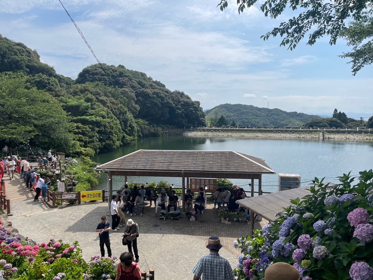 愛知県蒲郡市にあるあじさいのスポット「形原温泉あじさいの里」の西ゲート