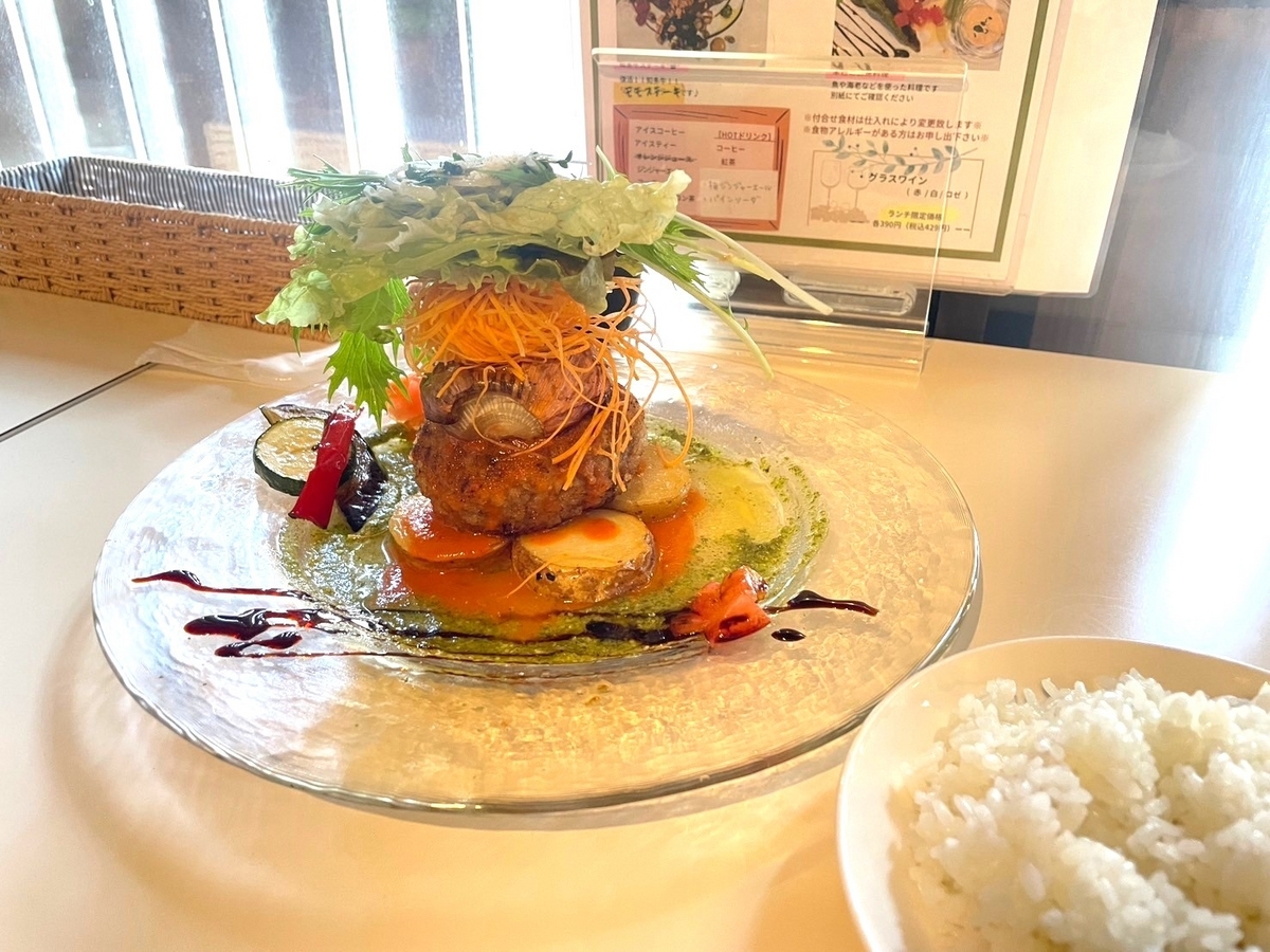 愛知県半田市にある人気のランチ、古民家こ・ろ・れのハンバーグ