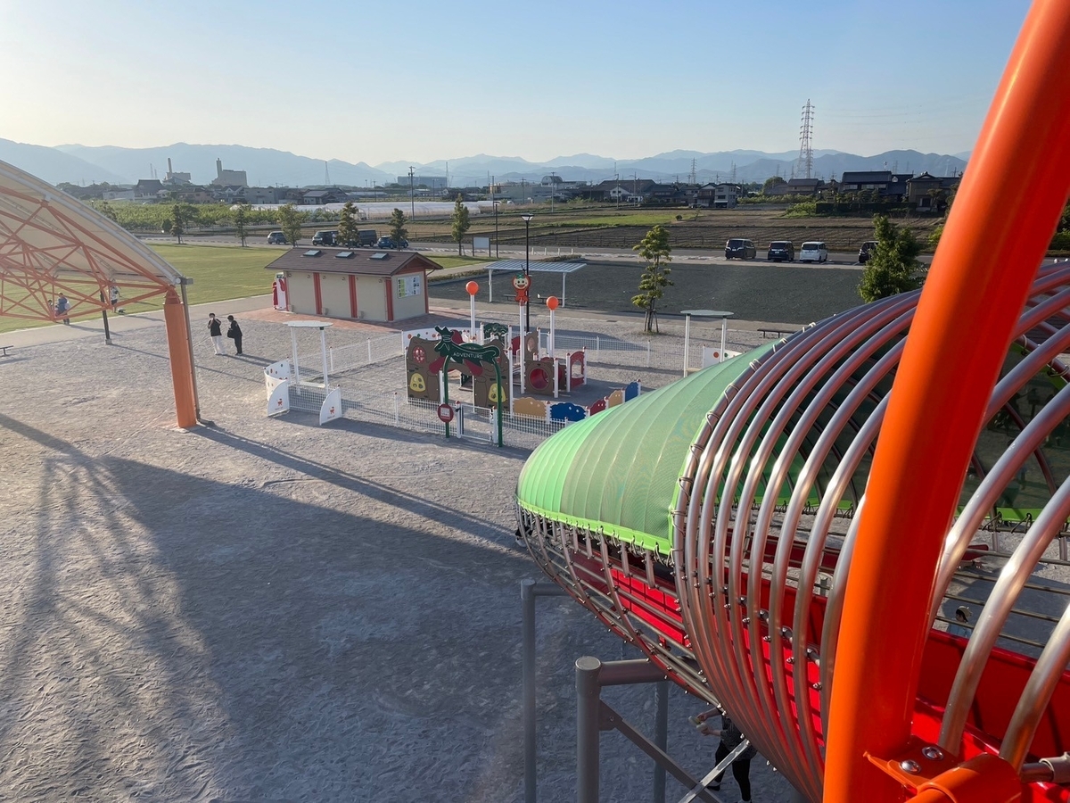 岐阜県瑞穂市の子どもの遊び場｜遊具が豊富な公園・サンコーパレットパークの巨大すべり台