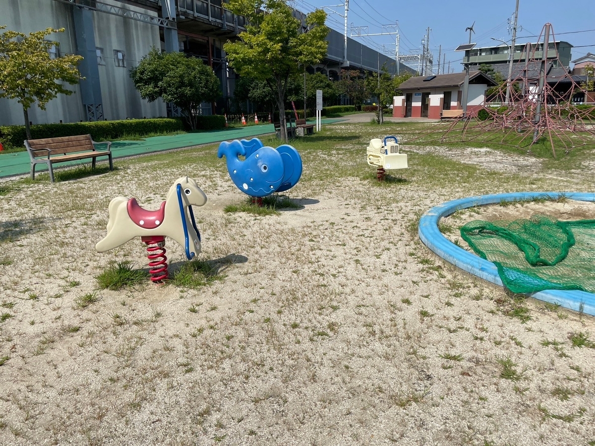 子どもの遊び場｜知立市にある新幹線が見える上重原公園のスプリング遊具