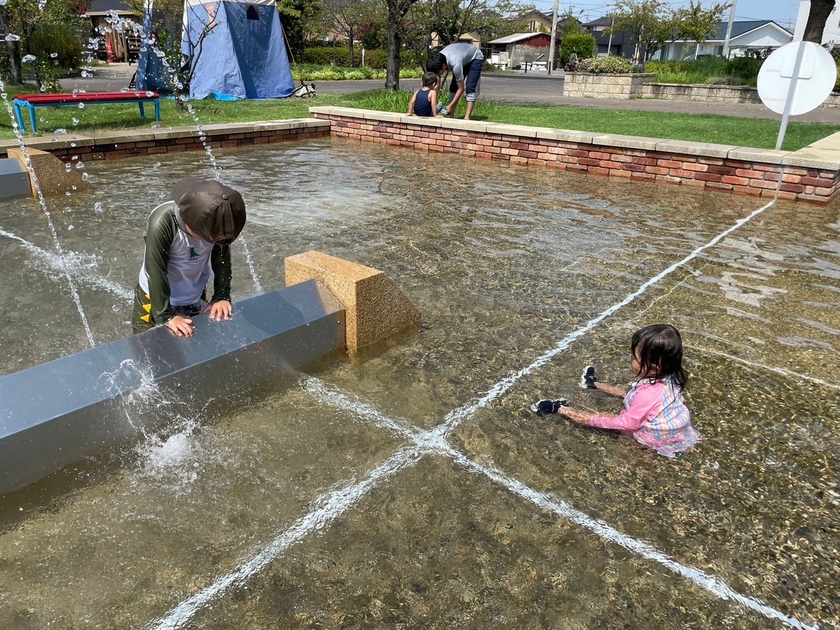 子どもの遊び場｜愛知県刈谷市にあるフローラルガーデンよさみの水遊びスポットの水深