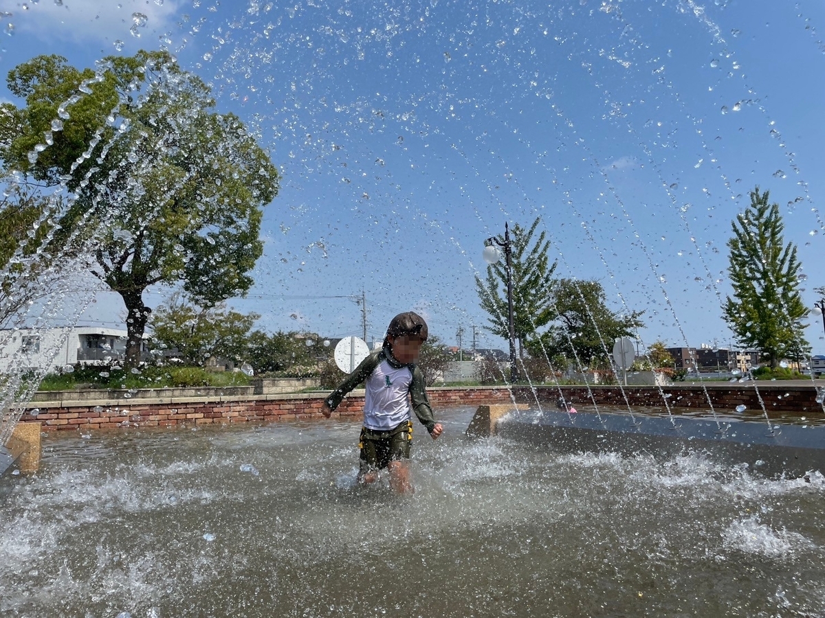 子どもの遊び場｜愛知県刈谷市にあるフローラルガーデンよさみの水遊び広場
