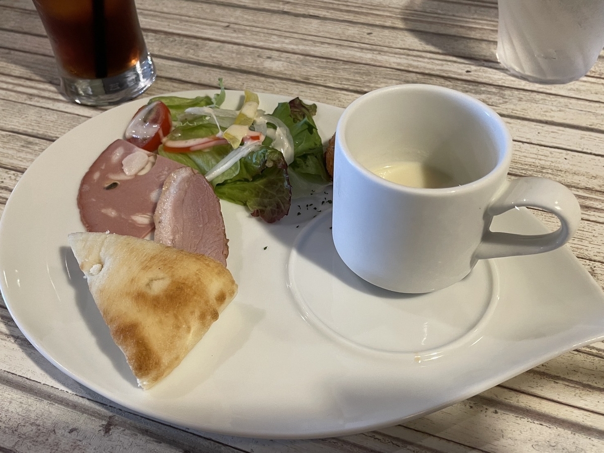 安城駅徒歩7分、堀内公園からも車で10分の子連れランチができるハナトキカフェのハナトキランチ前菜