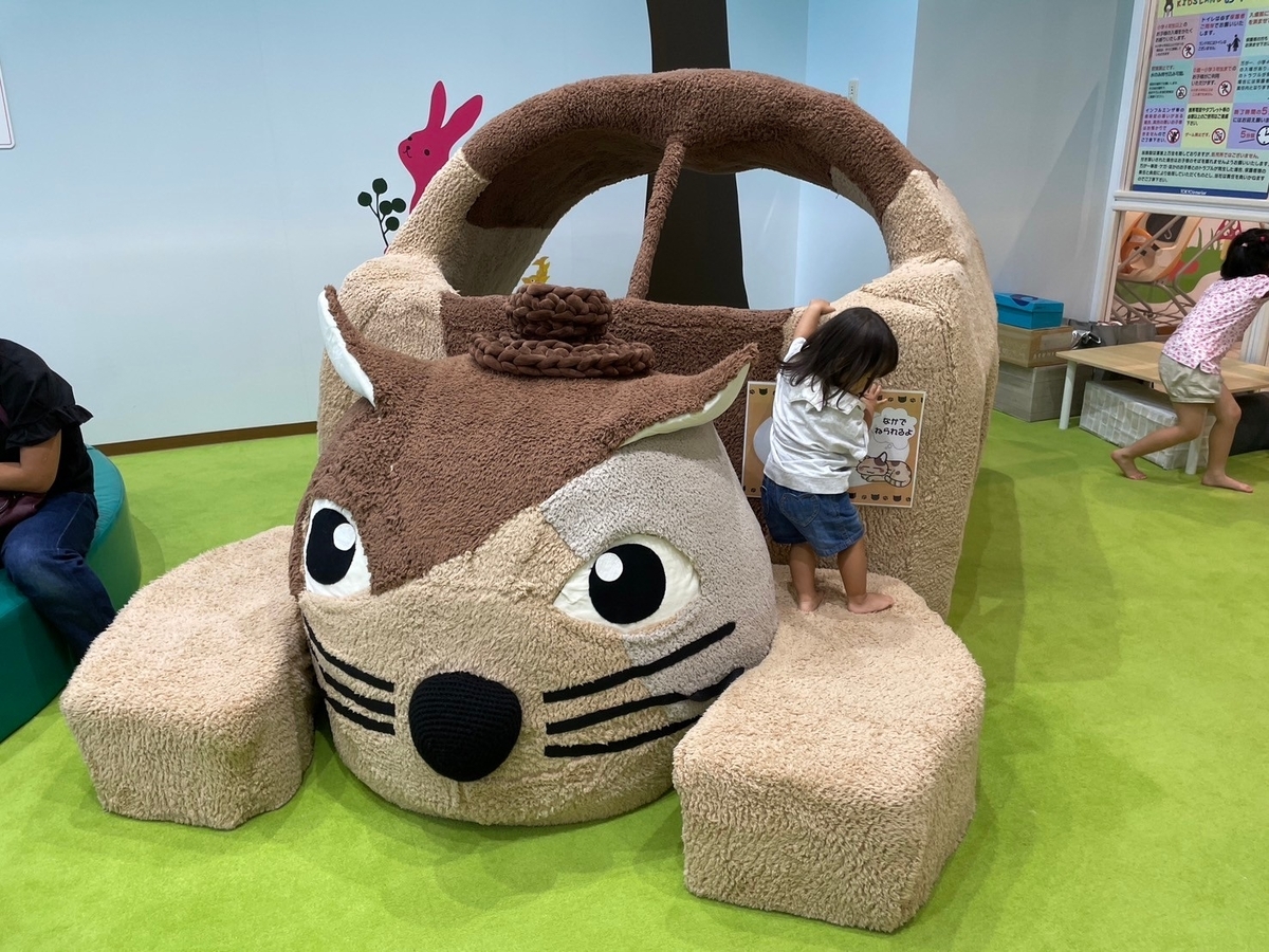 子供の遊び場｜名古屋市港区にある東京インテリア内のキッズエリアの猫バス