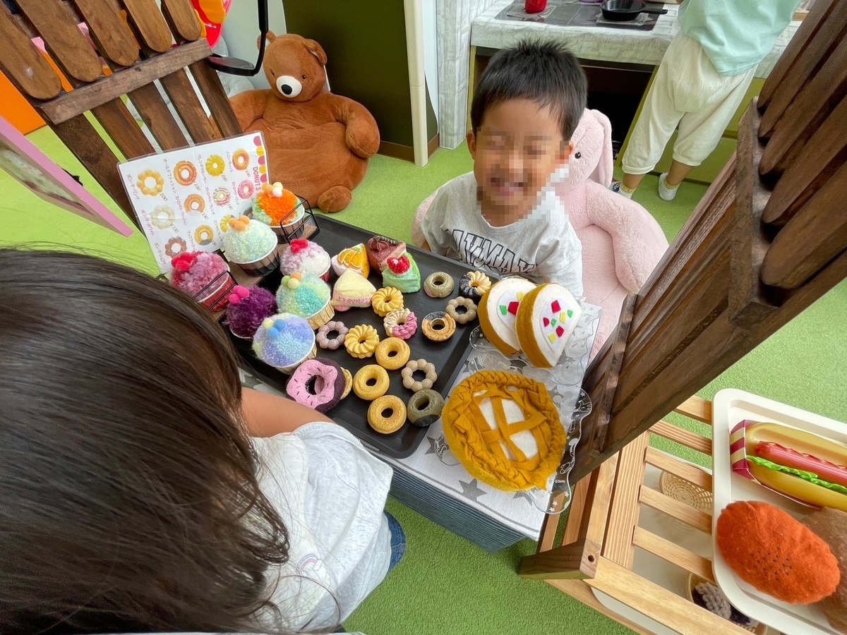 子供の遊び場｜名古屋市港区にある東京インテリア内のキッズエリアでままごと遊び
