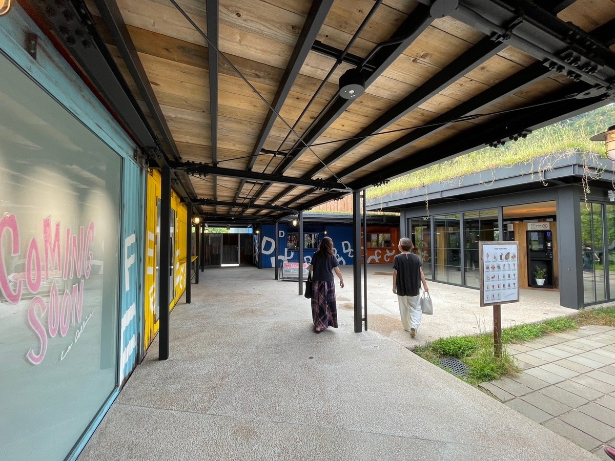子どもとおでかけ｜滋賀県近江八幡市にあるクラブハリエの店舗「ラ・コリーナ近江八幡」のフードコート