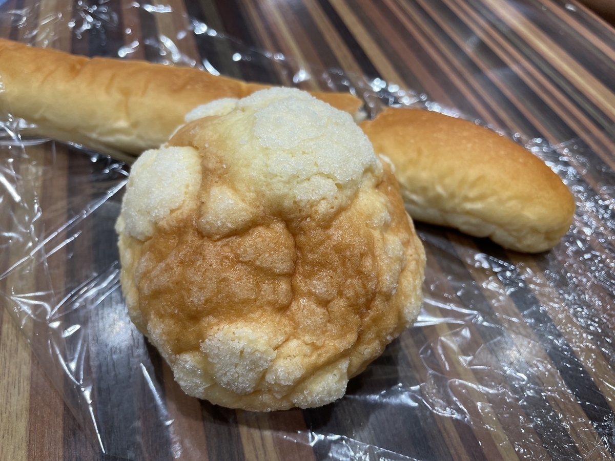 愛知県半田市にあるサンドイッチが人気のパン屋「ピーナッツバター」のメロンパン