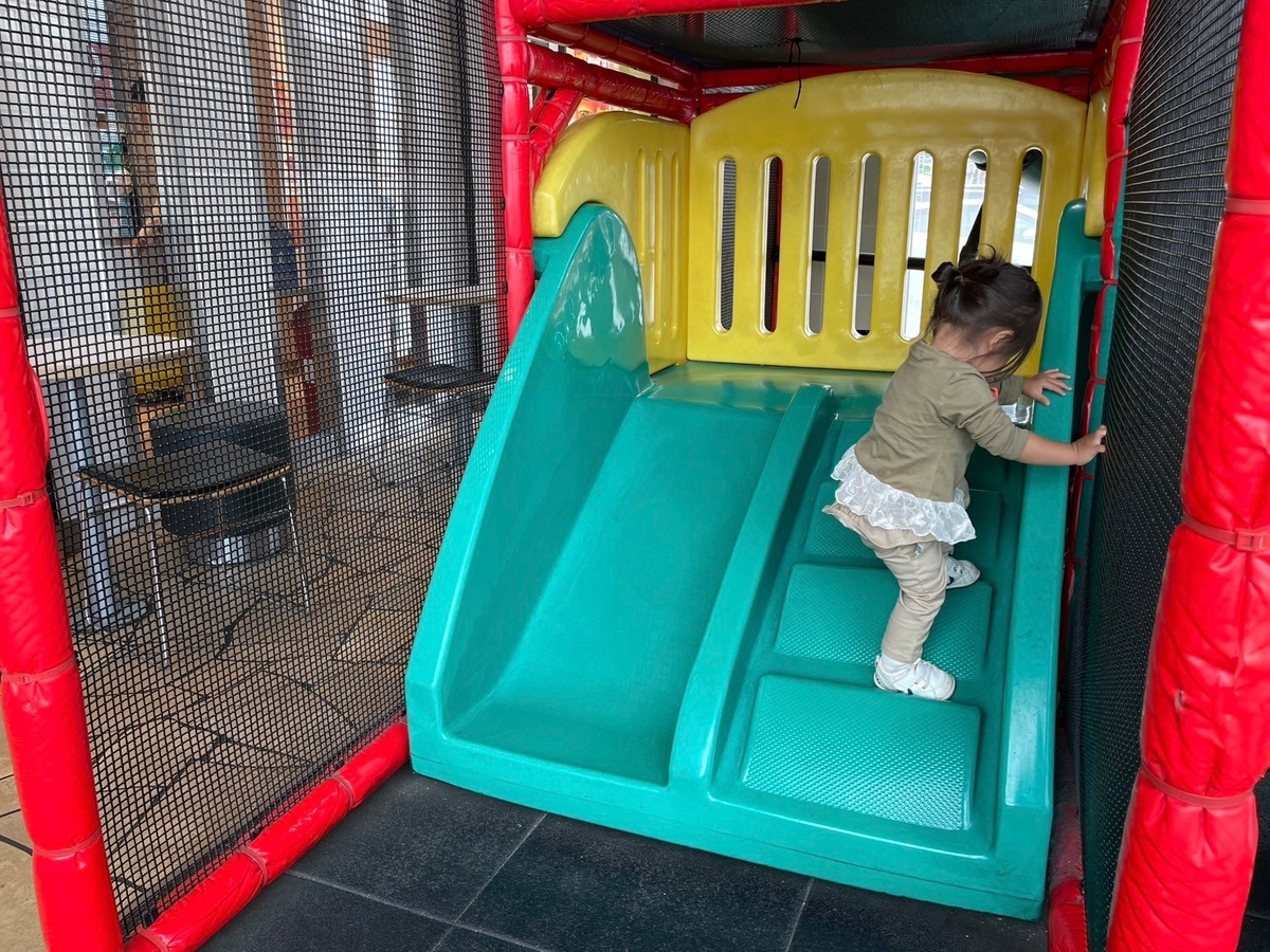 子どもの室内遊び場|愛知県碧南市にあるマクドナルド碧南店のプレイランド・幼児向けすべり台