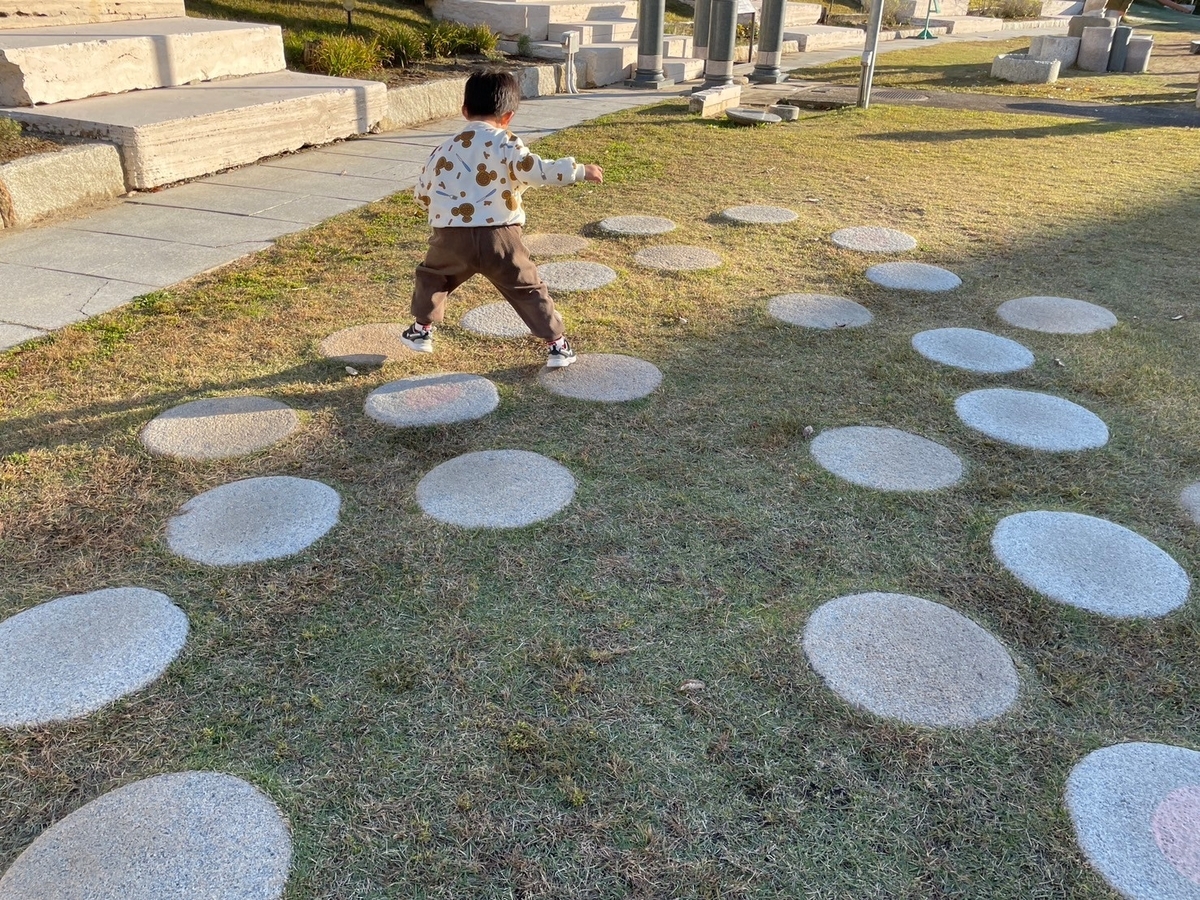 子どもとおでかけ｜恵那峡から車で10分の中津川市にあるストーンミュージアム博石館のストーン広場