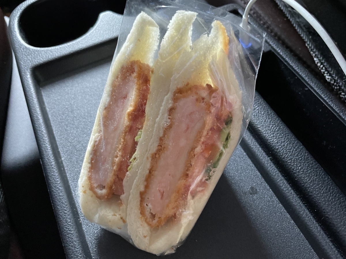 名古屋市東区葵にあるパン屋「ベーカリー＆カフェヒロ」の海老カツサンド