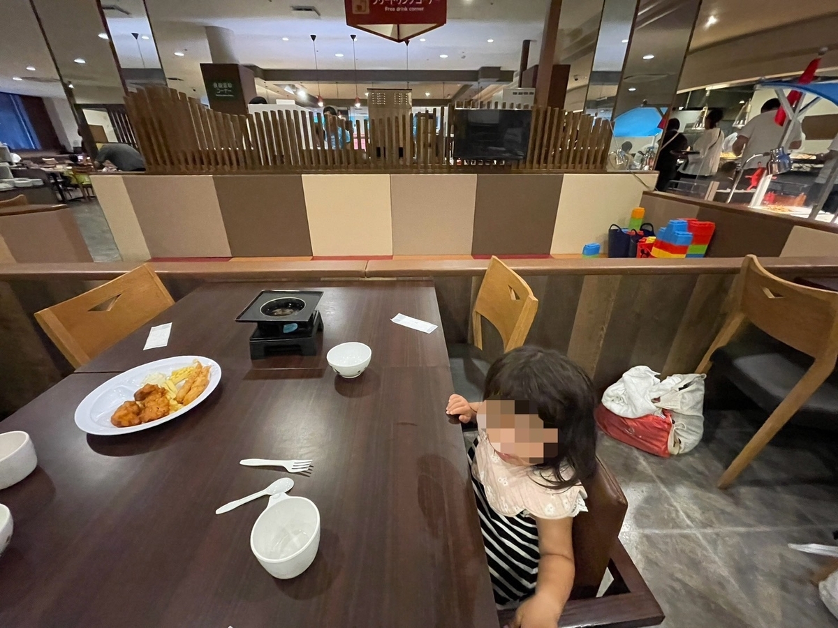 小さな子ども連れ向けのホテル「南紀白浜温泉白浜彩朝楽」のレストランくろしおのキッズスペース