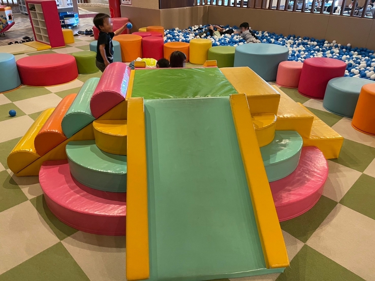 小さな子ども連れ向けのホテル「南紀白浜温泉白浜彩朝楽」のキッズコーナー