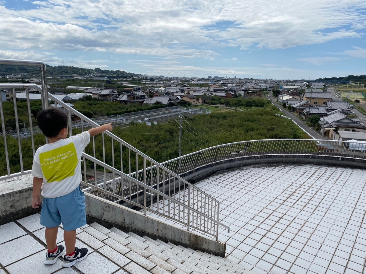 和歌山県みなべ町にある道の駅「みなべ町うめ振興館」の屋上からの景色
