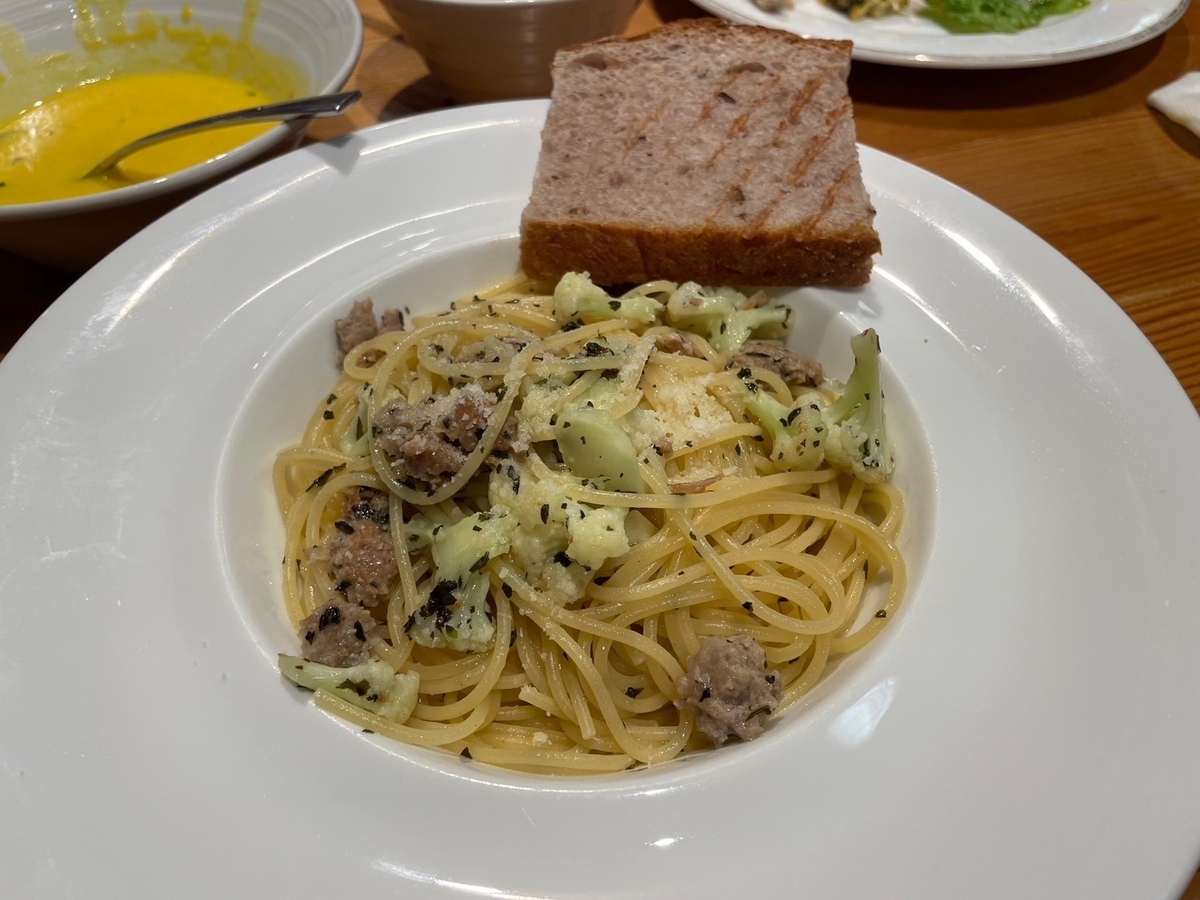 高浜市で子連れランチ｜カフェキッチンクラシコのランチメニュー・サルシッチャとカリフラワーのパスタ