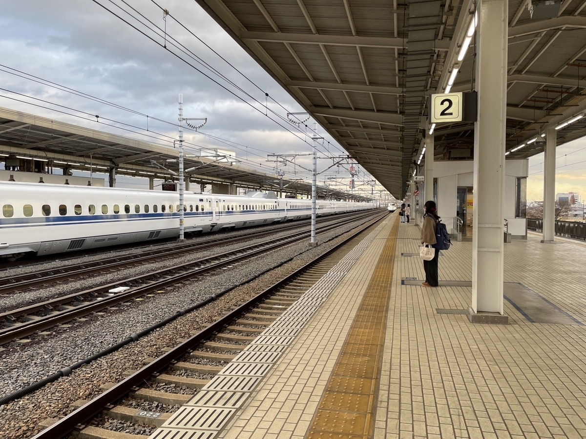 ドクターイエローの走行を見るために訪れた岐阜羽島駅の大阪方面ホーム