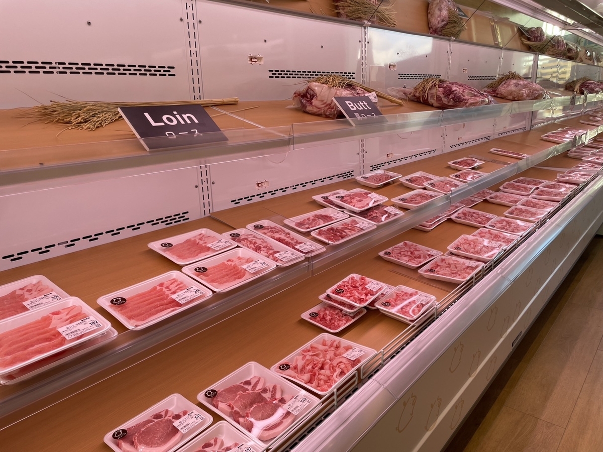 愛知県常滑市にある知多ピッグの精肉直売＆お惣菜のお店「とんとことん」の精肉コーナー