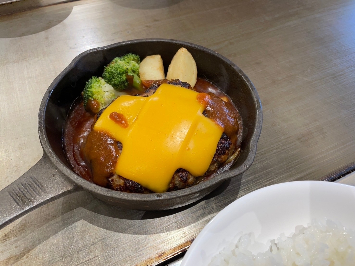 子連れランチ｜巨大なキッズパークがある愛知県半田市のインディアンステーキのチーズハンバーグ