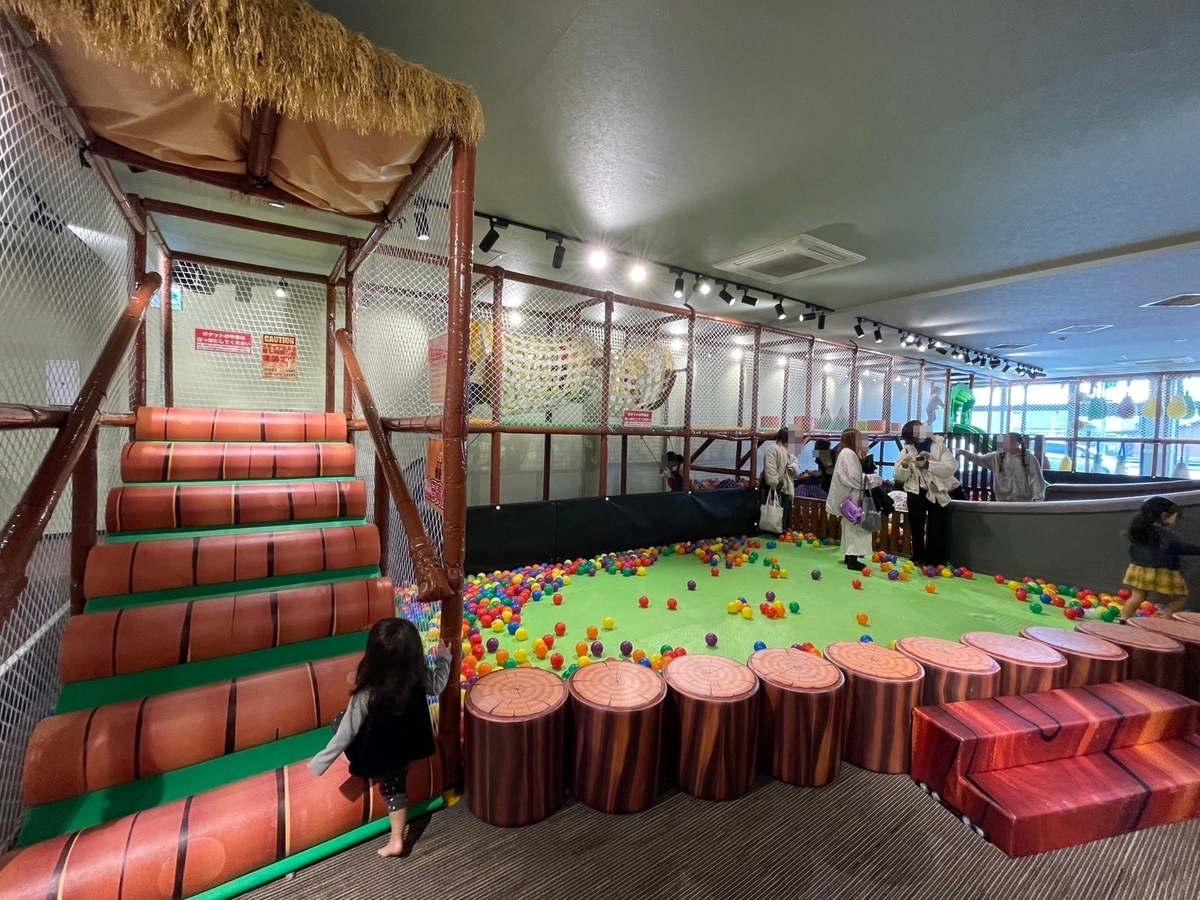 子連れランチ｜巨大キッズパークが人気の半田市にあるインディアンステーキの複合遊具