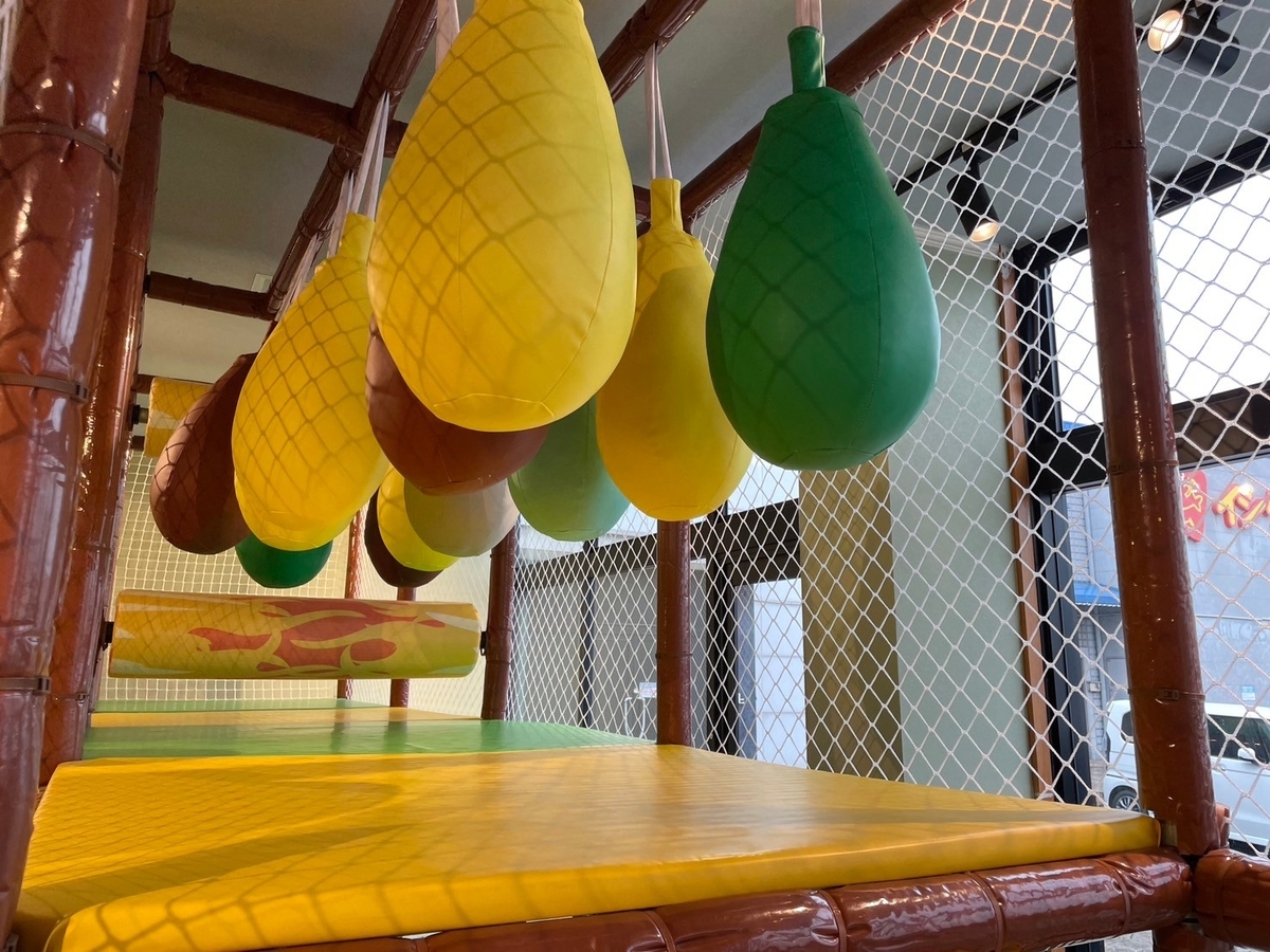 子連れランチ｜巨大キッズパークが人気の半田市にあるインディアンステーキの障害物遊具