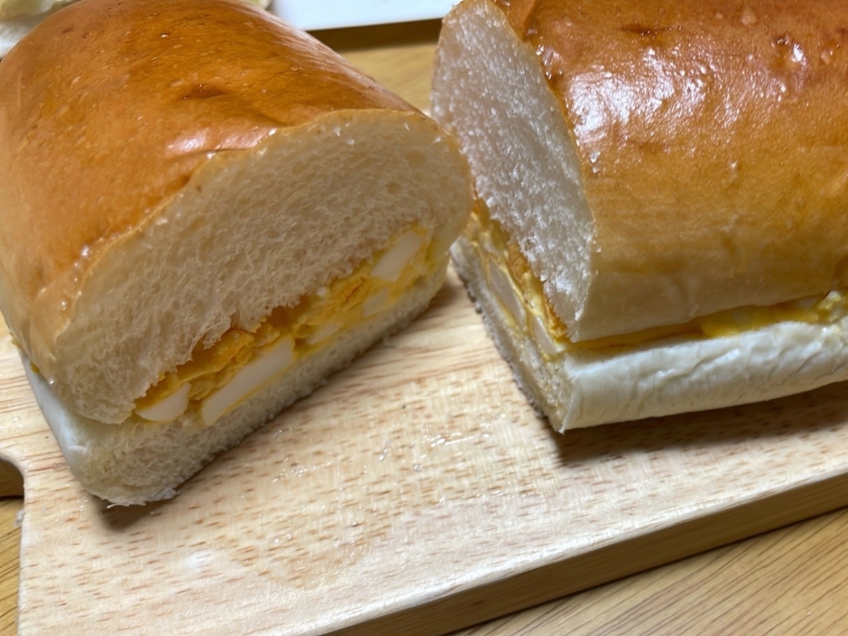 テイクアウト｜半田市にある焼きたてコッペパンのお店「コッペ田島」のたまごの断面図