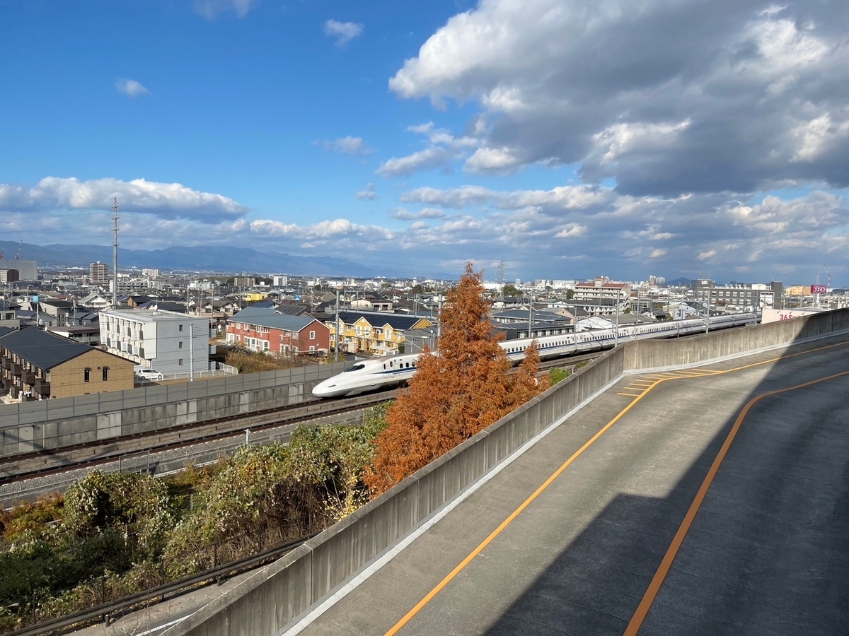 ドクターイエローのビュースポット｜滋賀県大津市にあるフォレオ大津一里山の新幹線展望テラス・下り