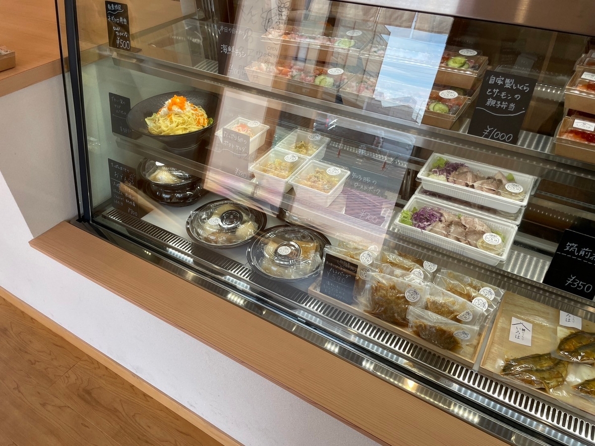 知多市にある創作いろはのテイクアウト・お弁当専門店「おうちでいろは」のショーケース