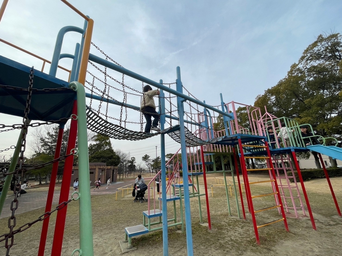 子どもの遊び場|愛知県刈谷市にある日高公園のチェーンぐらぐら橋
