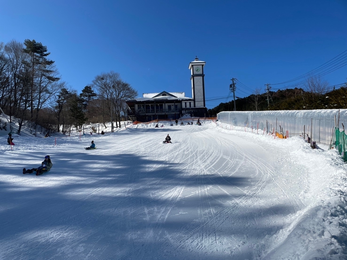 子どもの遊び場｜キッズゲレンデが楽しめる長野県の治部坂高原スキー場のキッズパークソリ遊び