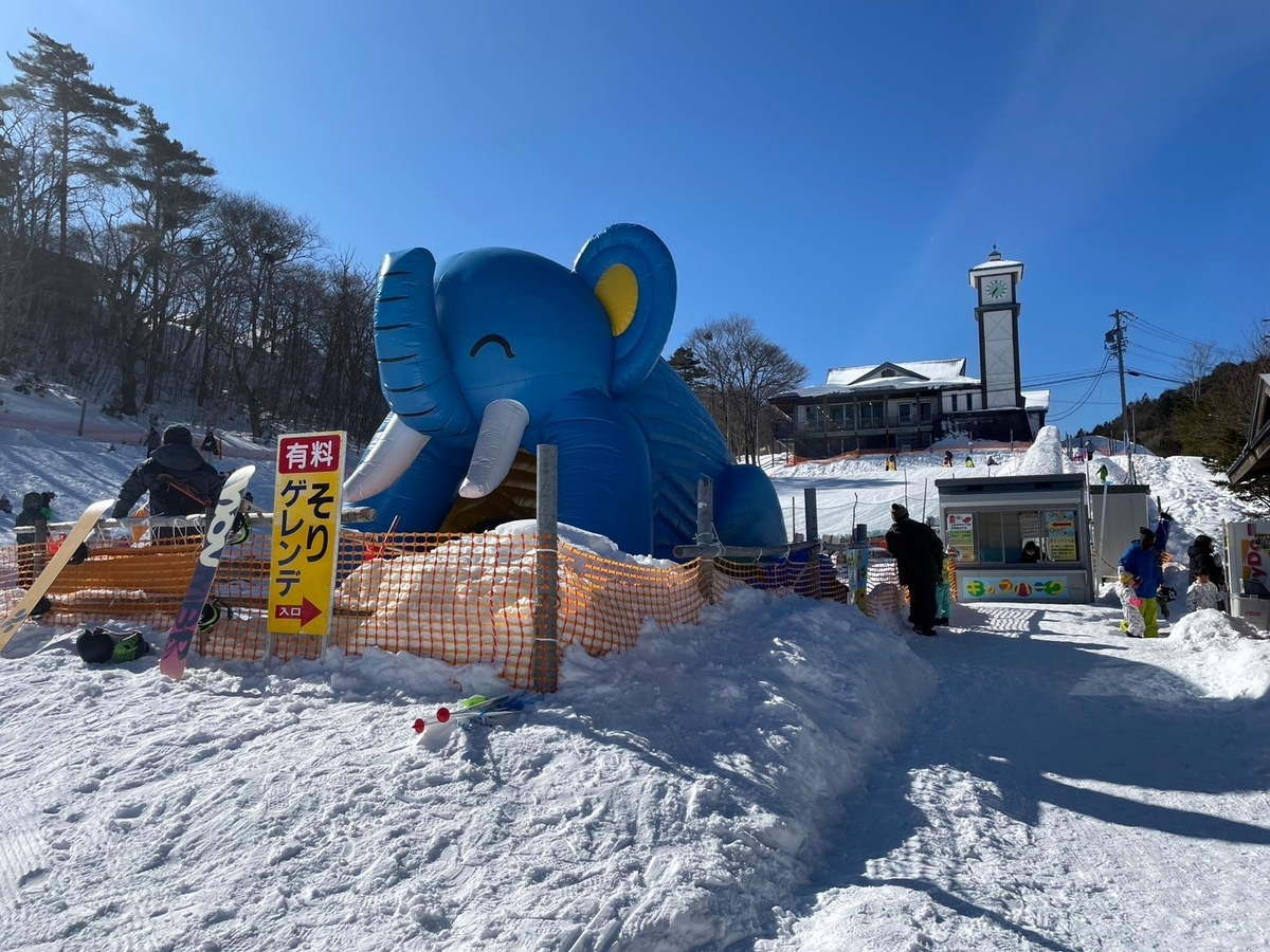 子どもの遊び場｜キッズゲレンデのある長野県の治部坂高原スキー場の様子