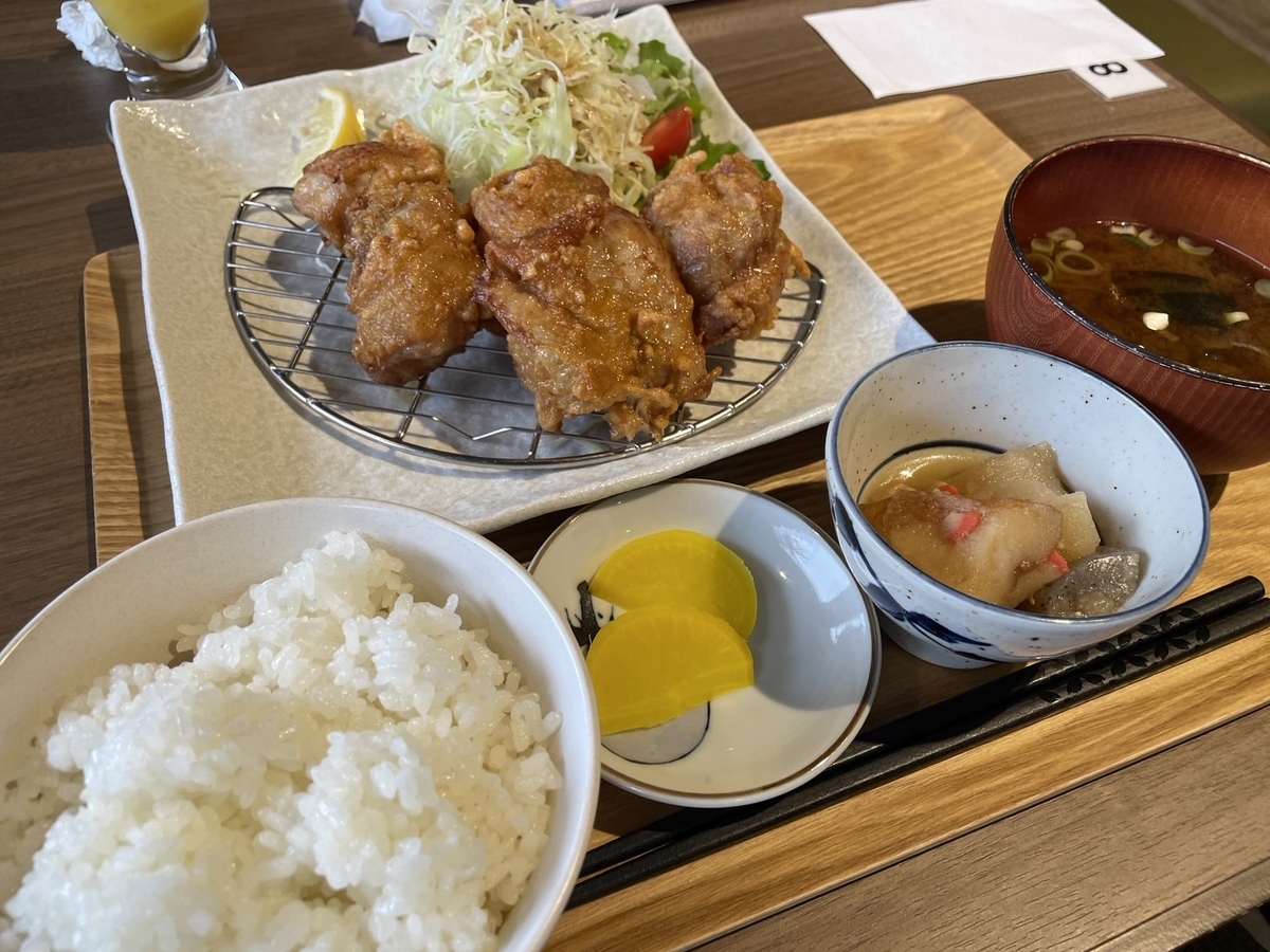 南知多町で子連れランチ｜まるはドライブイン佐くらのランチメニュー鳥のからあげ