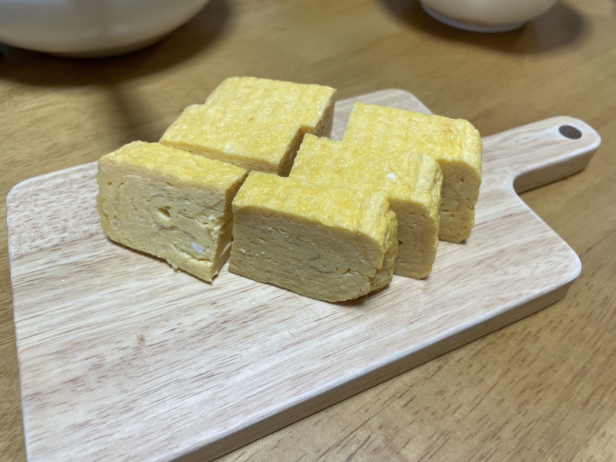 美浜町にあるだし巻きたまご専門店「たまごのじかん」のだし巻きたまごプレーンカット