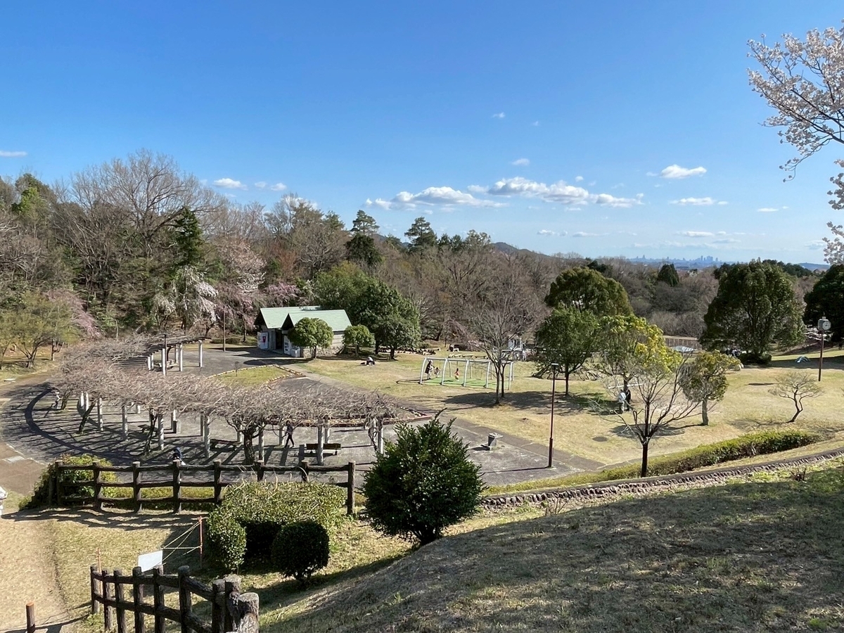 子どもの遊び場｜犬山市にある犬山ひばりケ丘公園のロングコースターからの写真