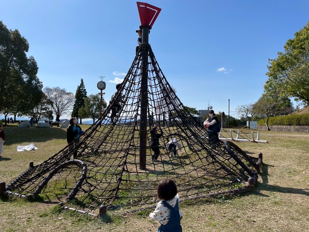 子どもの遊び場|犬山市にある犬山ひばりケ丘公園のネットツリー
