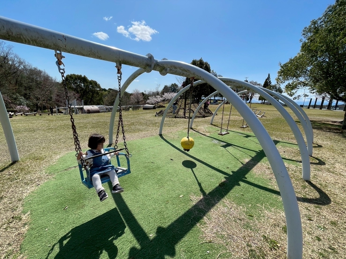 子どもの遊び場｜犬山市にある犬山ひばりケ丘公園のブランコ