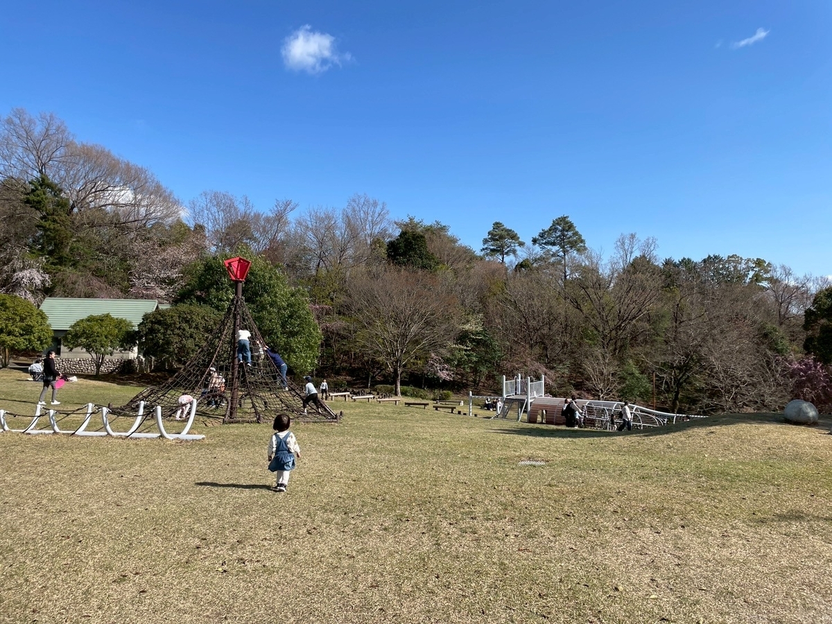 子どもの遊び場｜犬山市にある犬山ひばりケ丘公園のブランコ