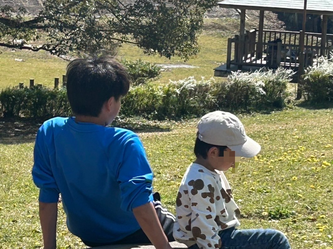 子どもの遊び場｜犬山市にある犬山ひばりケ丘公園で遊ぶ男の子