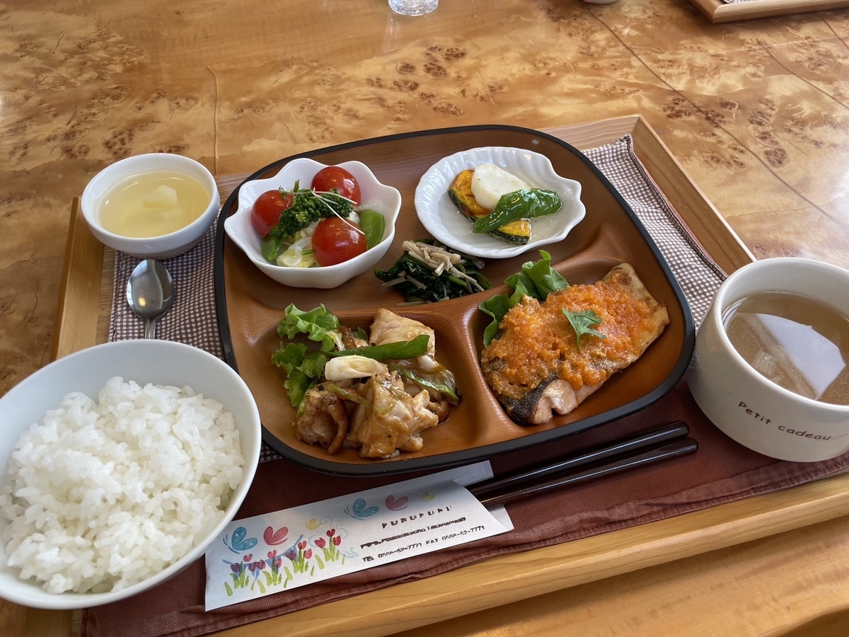 子連れランチ｜愛知県高浜市にあるベーカリー＆カフェふるふるのランチ（山賊焼きとマスのマヨネーズ焼き）
