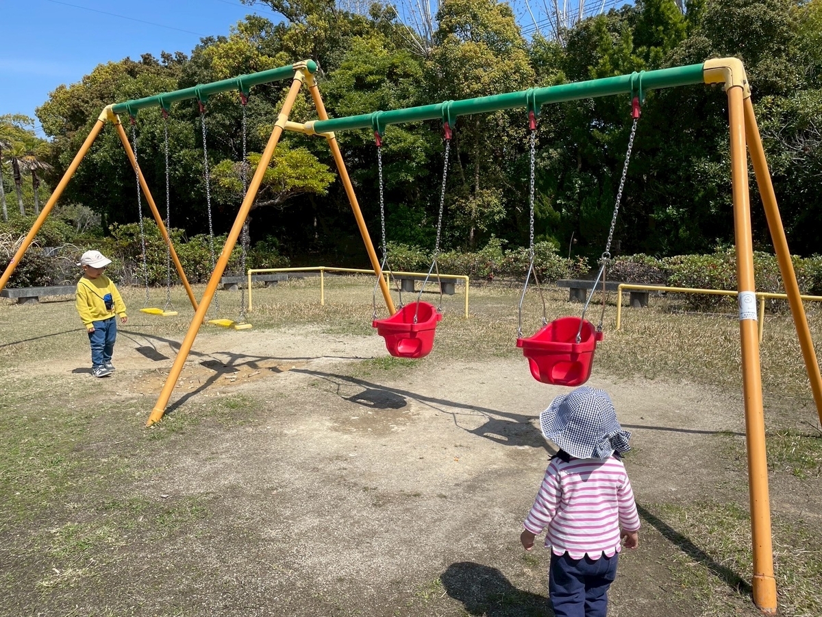 子どもの遊び場｜愛知県半田市にあるタコの遊具がシンボルのみなと公園の四連ブランコ