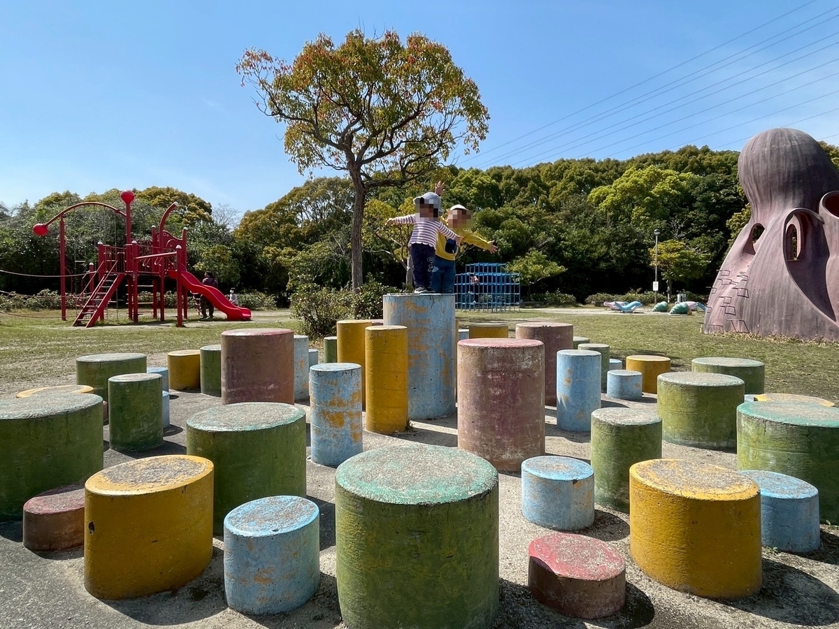 子どもの遊び場｜愛知県半田市にあるタコの遊具がシンボルのみなと公園のでこぼこ岩