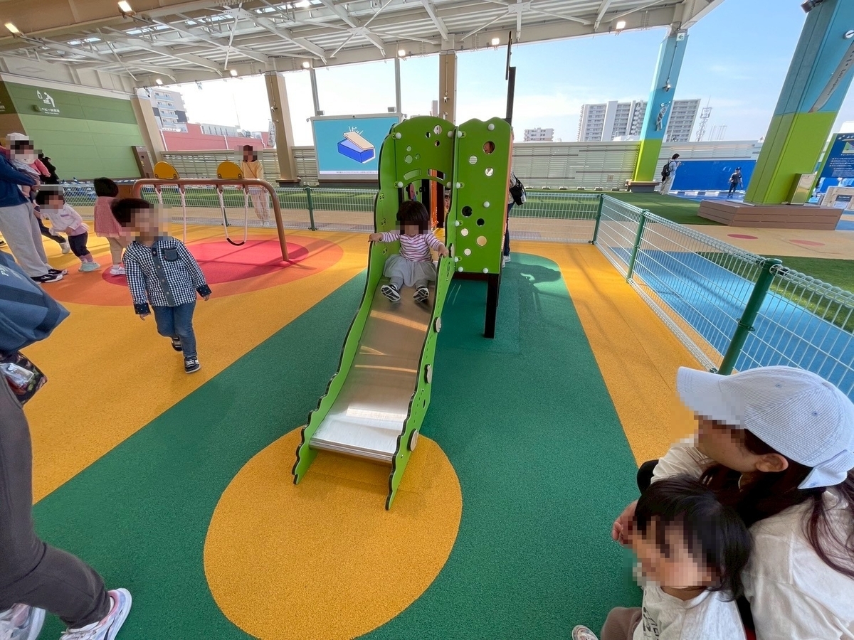 子どもの遊び場|遊具がいっぱい!ららぽーと安城の屋上広場のちびっこエリア