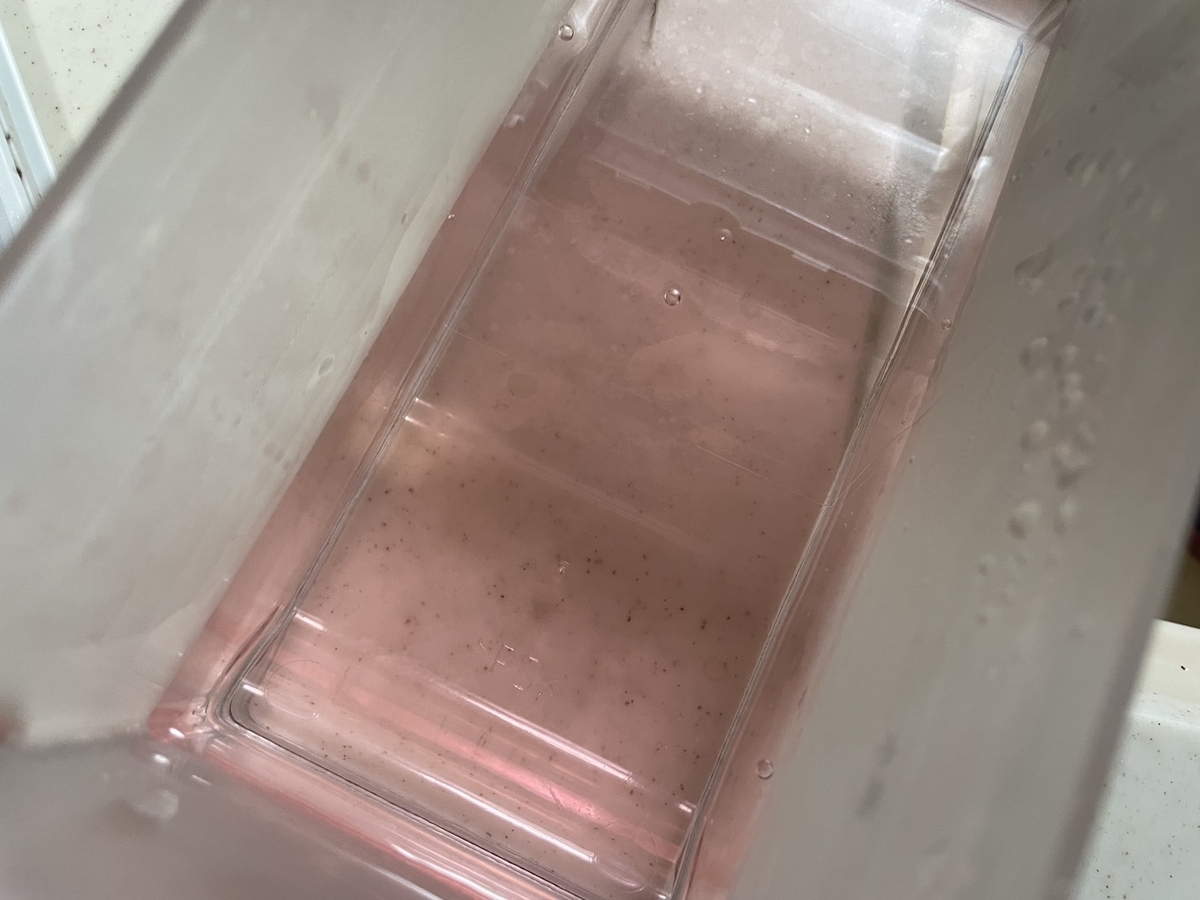 カインズの自動製氷機クリーナーをいれた給水タンク