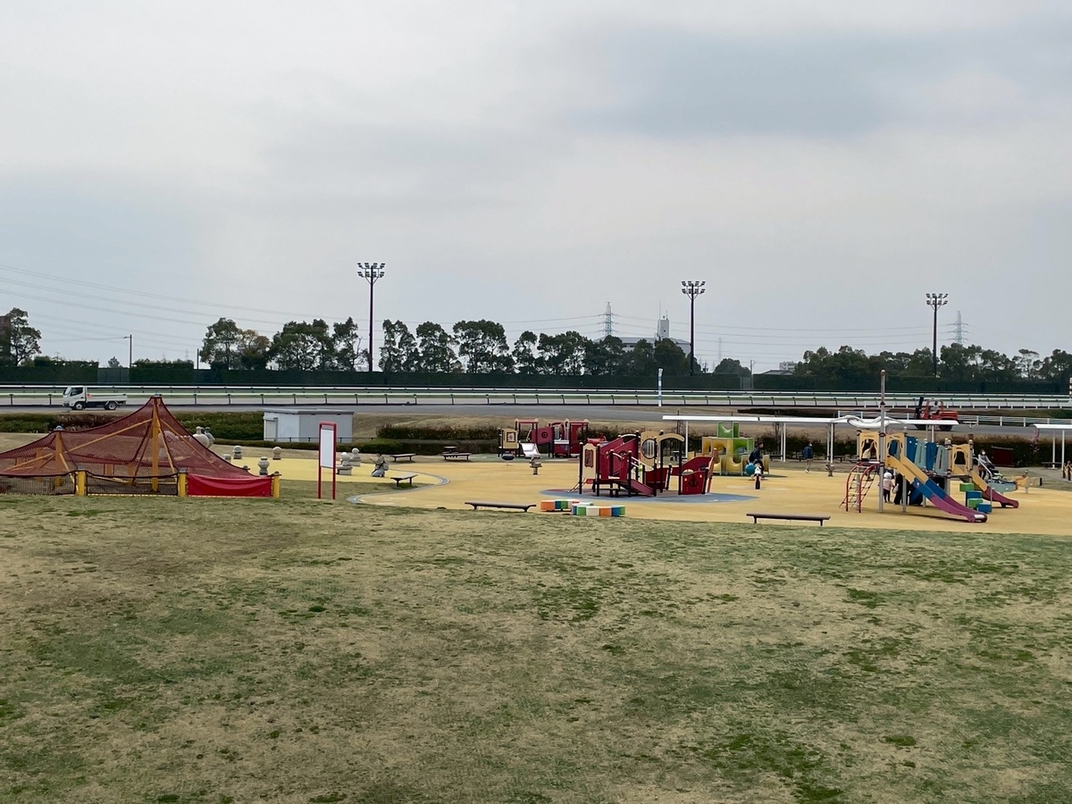 豊明市の子どもの遊び場｜JRA中京競馬場の馬場内遊園地にある幼児用複合遊具