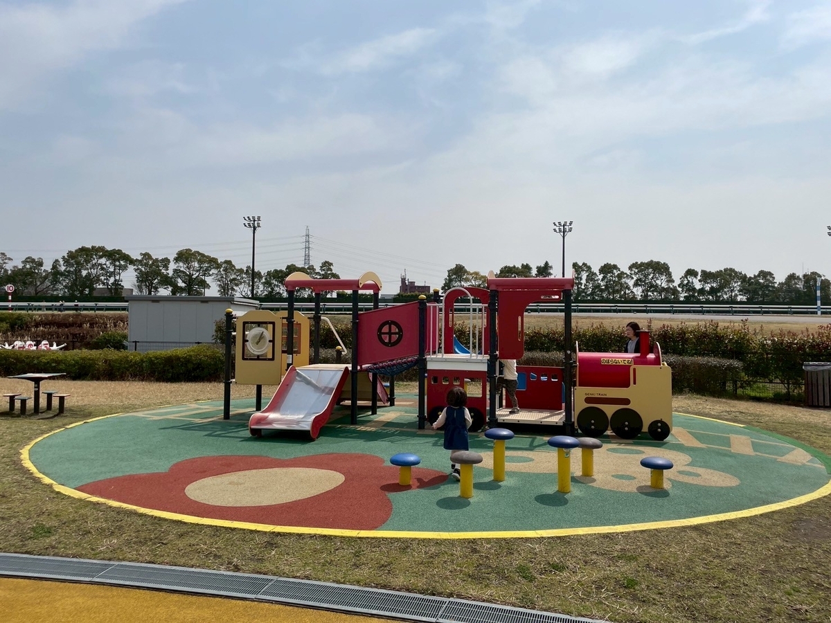 豊明市の子どもの遊び場|JRA中京競馬場の馬場内遊園地にある幼児用複合遊具・汽車