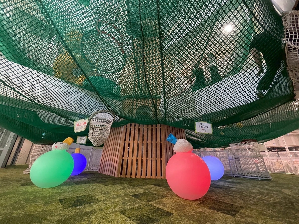 小牧市の子どもの遊び場｜大人気の巨大な室内遊び場こまきこども未来館の大型ネット遊具