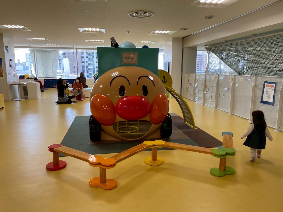 小牧市の子どもの遊び場｜大人気の巨大な室内遊び場こまきこども未来館のわくわく広場