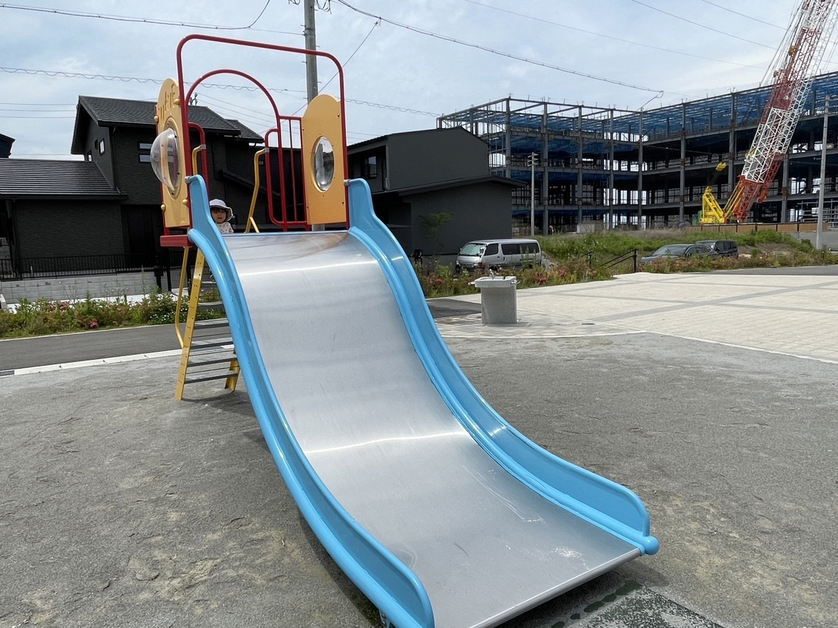 子どもの遊び場|知多市長浦ICのオークワ近くにあるかぜの丘公園のすべり台