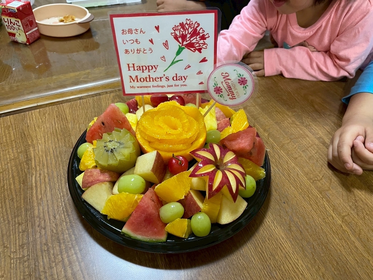 半田市にあるフルーツショップカミヤのフルーツケーキ