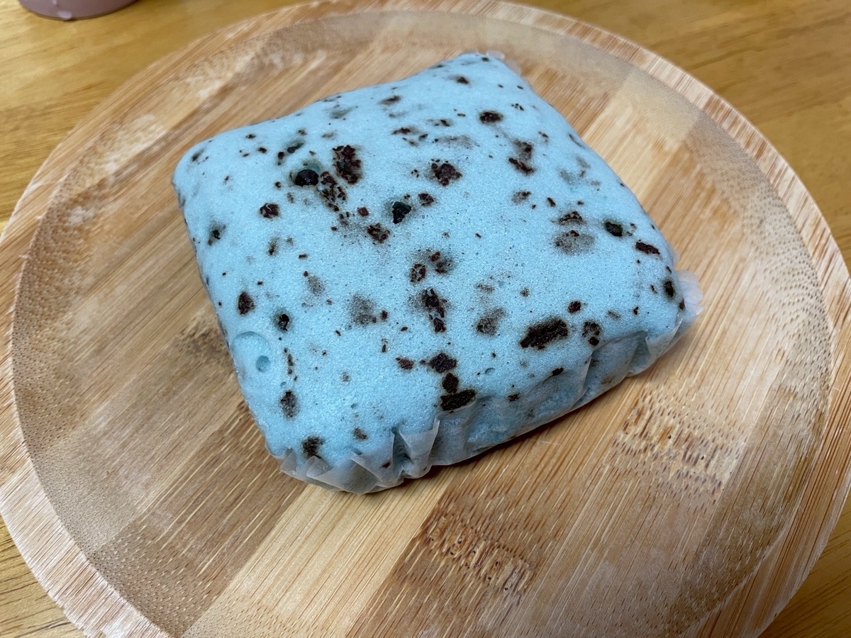 ファミリーマートのチョコミントフェアのコラボパン「チョコミント蒸しパン」